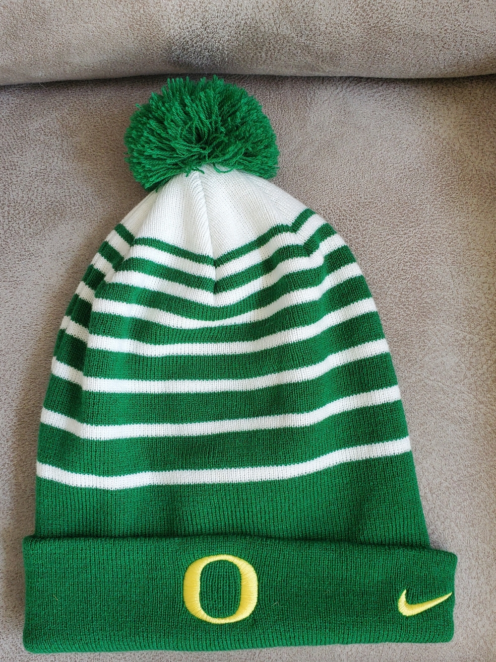 Nike Green & White Striped Oregon Ducks Pom Beanie. Sz OS